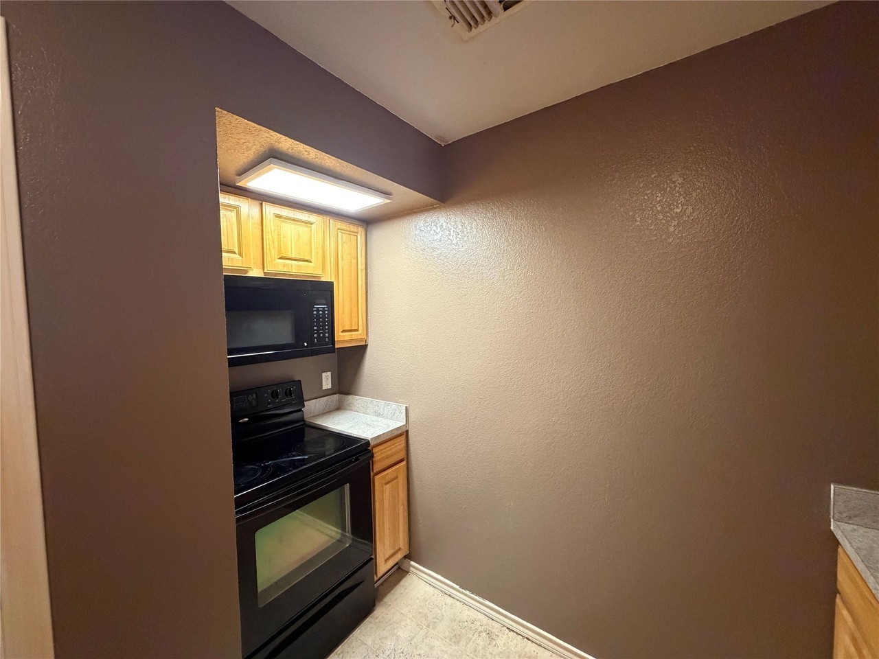 16341662 Kennedy St - Photo 3 of 6