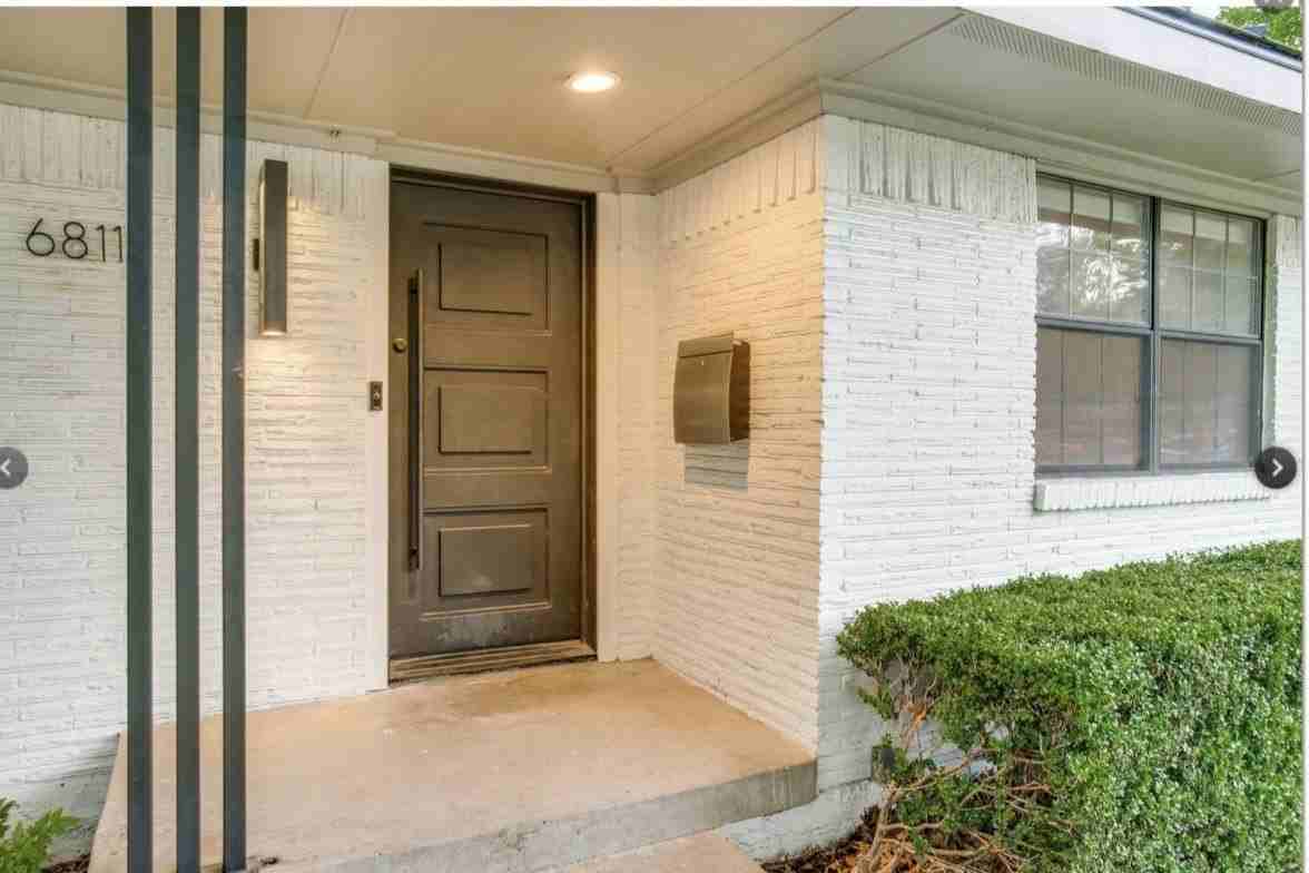 6811 Walnut Hill Ln - Photo 4 of 33