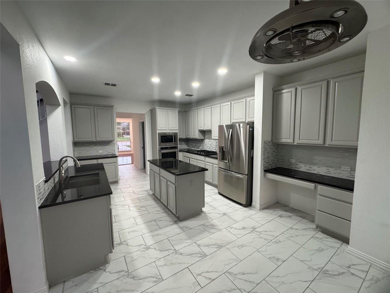 2105 Woodview Dr - Photo 2 of 30