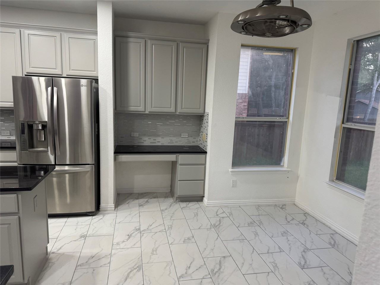 2105 Woodview Dr - Photo 3 of 30