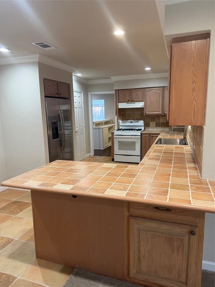 7254 Edgerton Dr - Photo 3 of 16