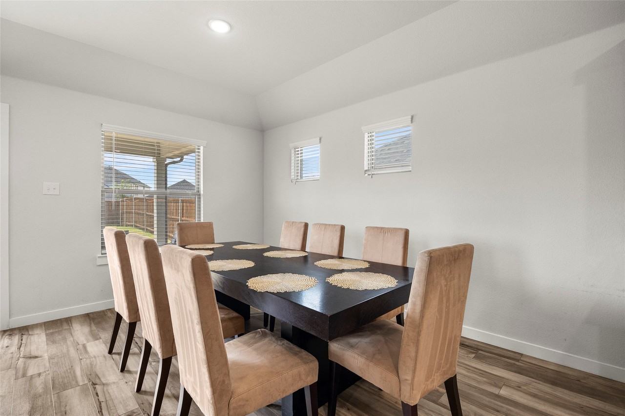 2826 Caroline St - Photo 4 of 17