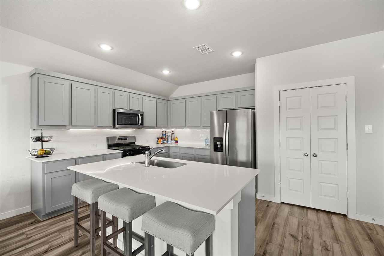 2826 Caroline St - Photo 6 of 17