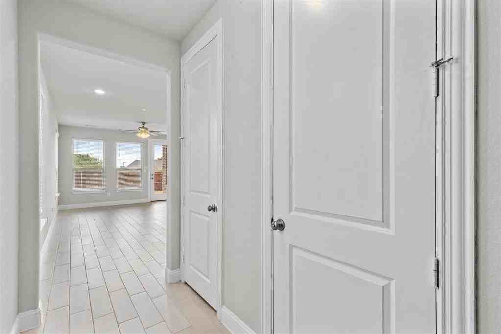 593 Hutchinson Ln - Photo 4 of 38