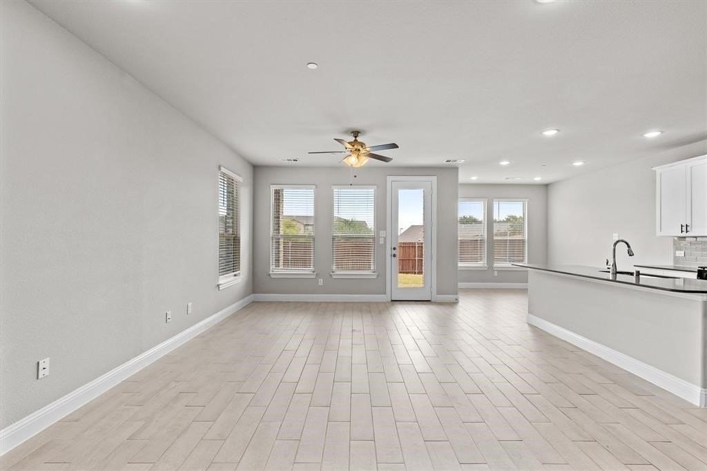 593 Hutchinson Ln - Photo 6 of 38