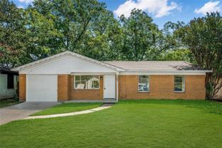 204 S Lillis Ln - Photo 1 of 1