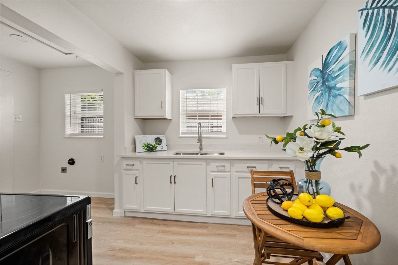 1817 W Brooklyn Ave - Photo 5 of 13