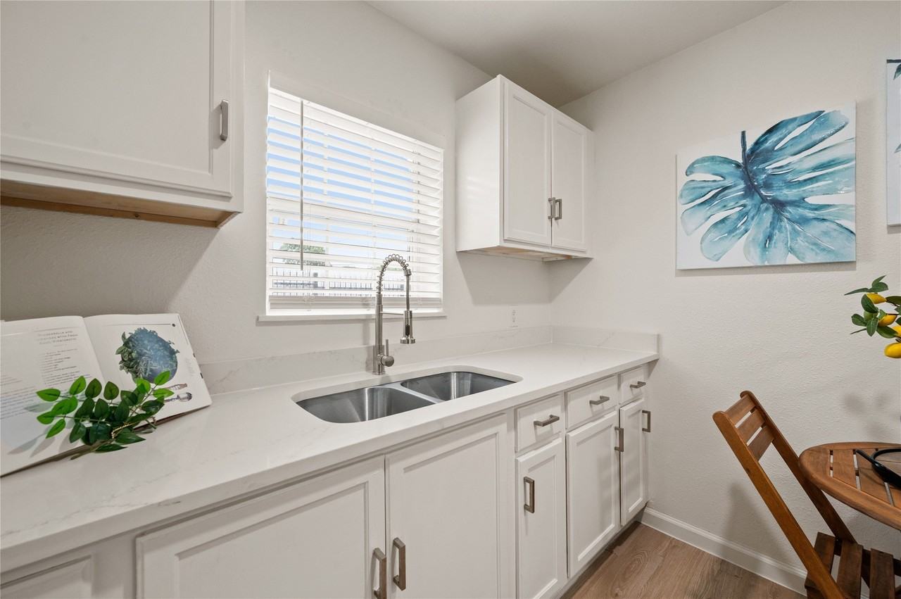 1817 W Brooklyn Ave - Photo 7 of 13