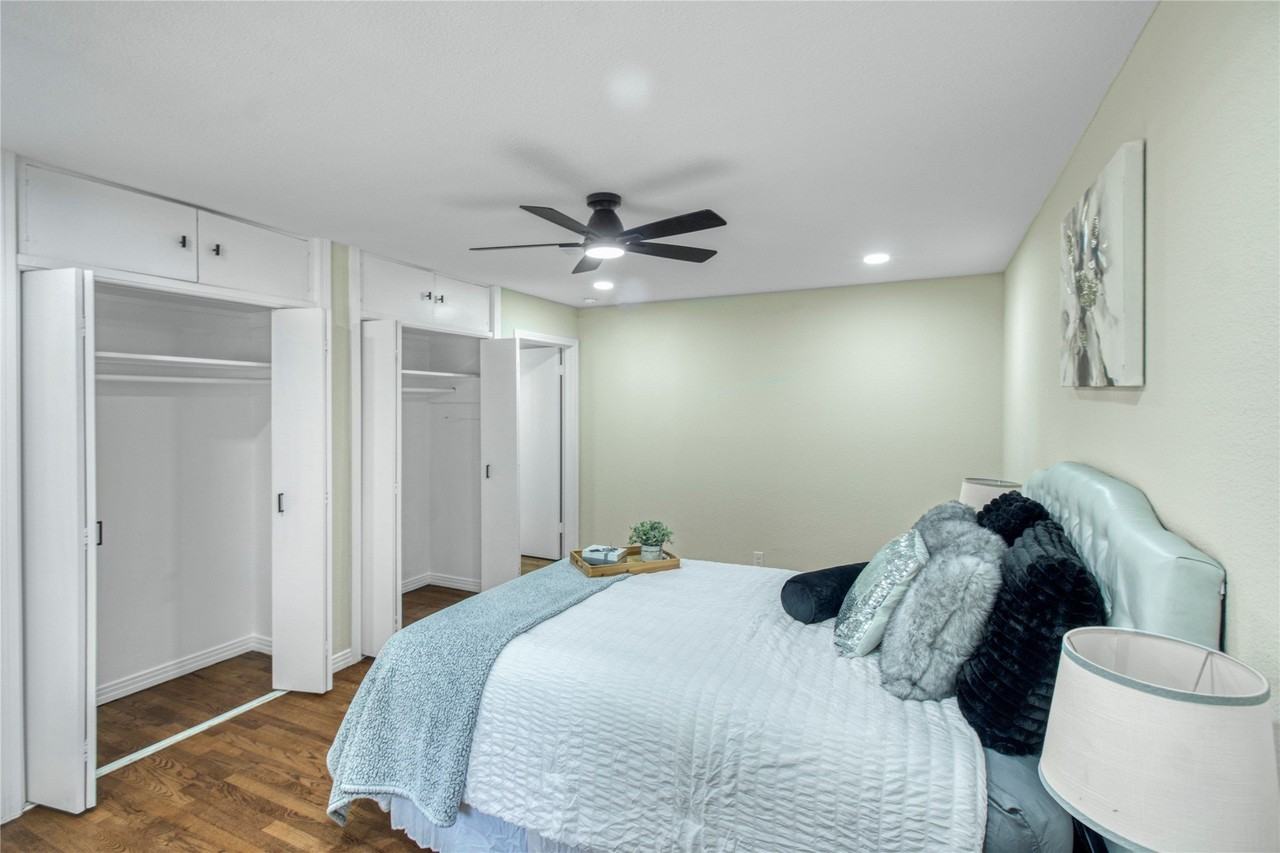 805 Ross Trl - Photo 2 of 22