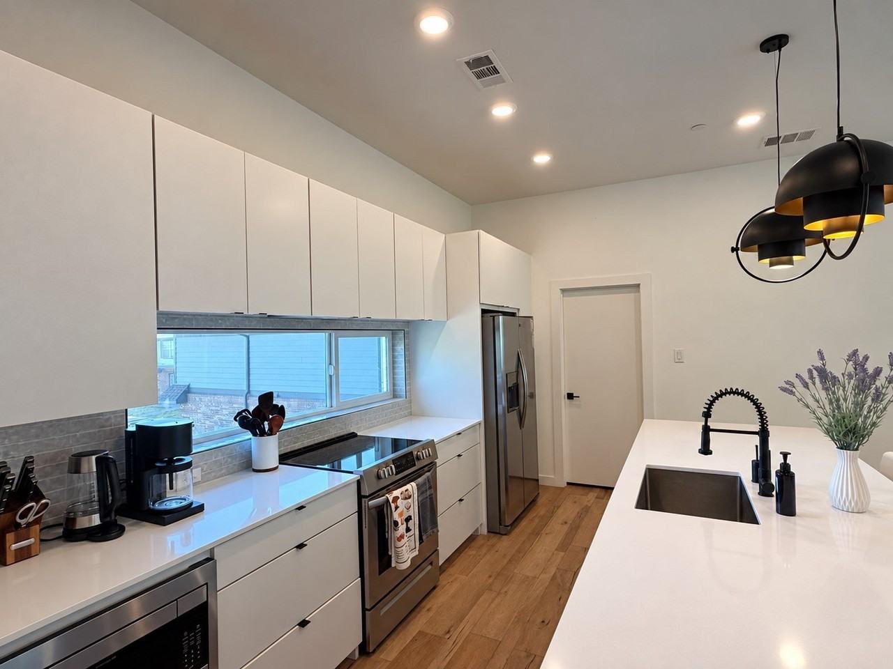 2118 N Carroll Ave #4 - Photo 2 of 13