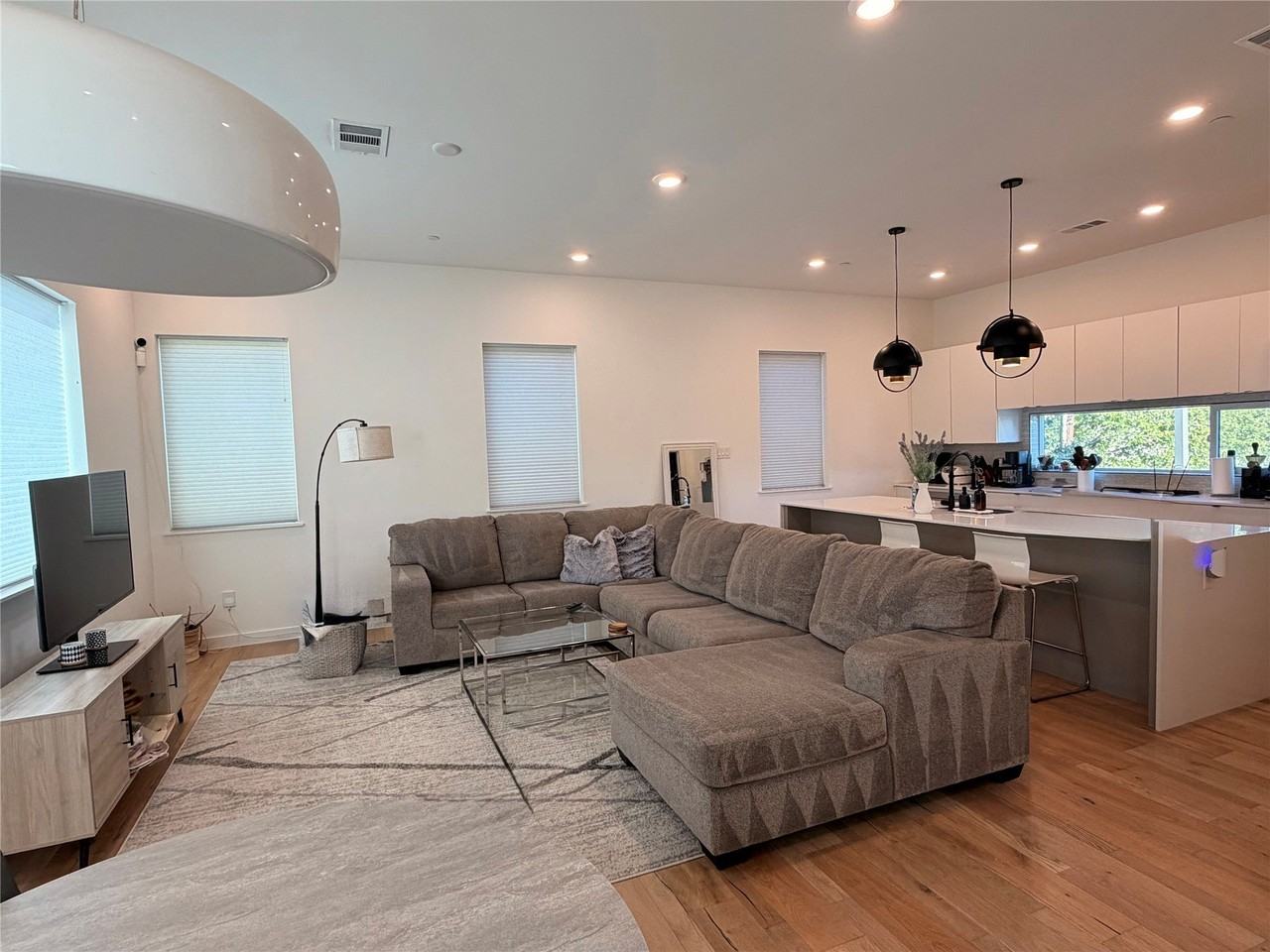 2118 N Carroll Ave #4 - Photo 5 of 13