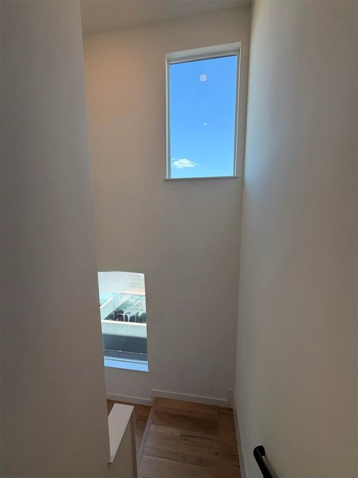 2118 N Carroll Ave #4 - Photo 7 of 13
