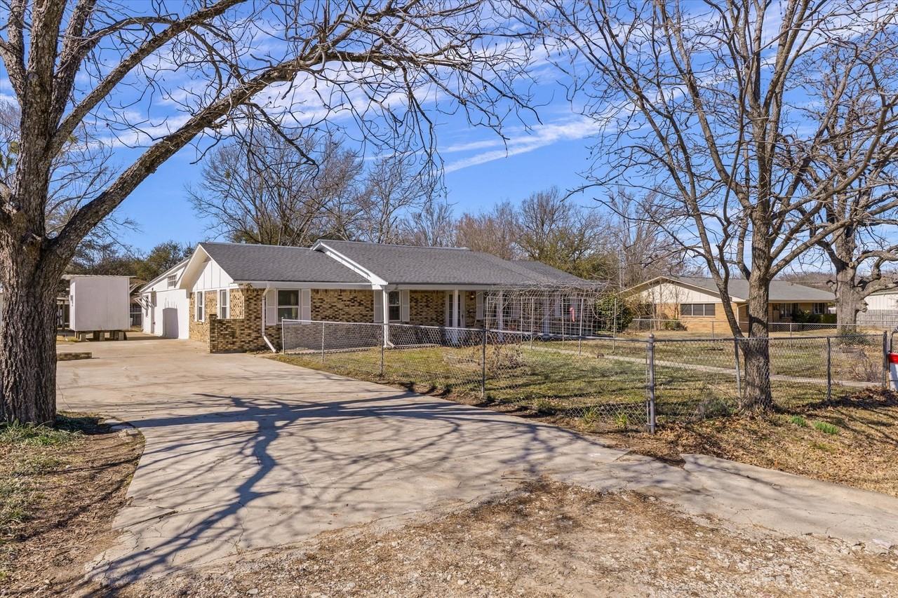 1729 Elliot Dr - Photo 2 of 39