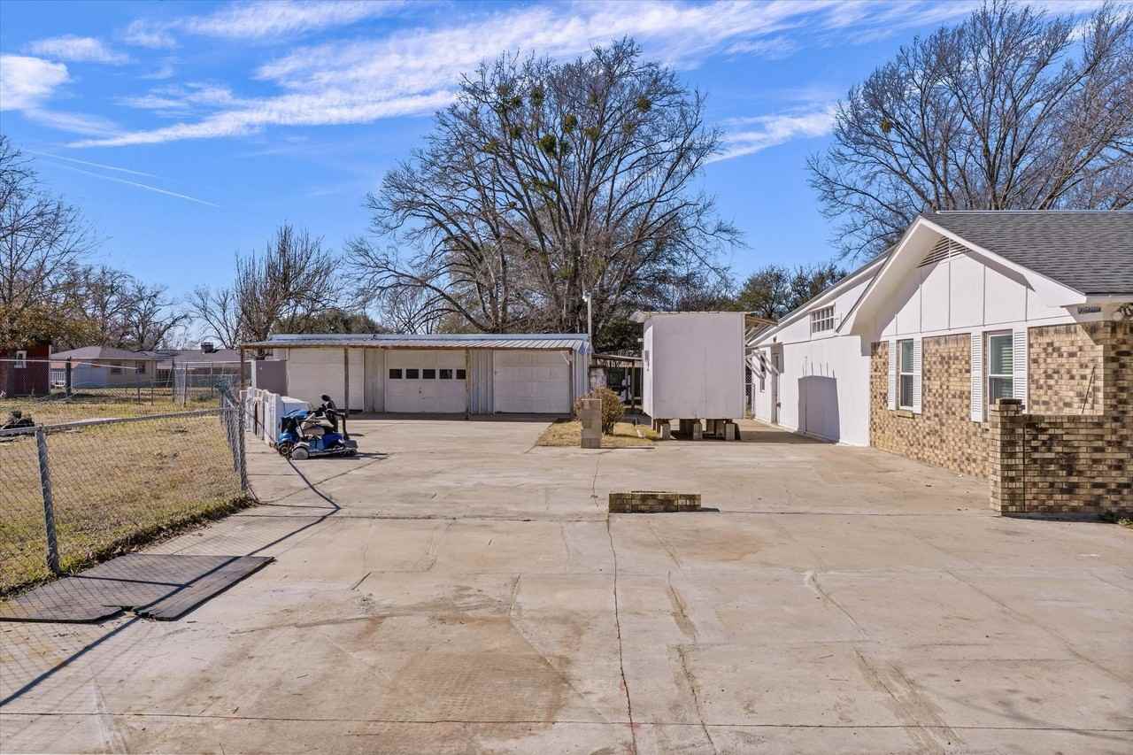 1729 Elliot Dr - Photo 4 of 39