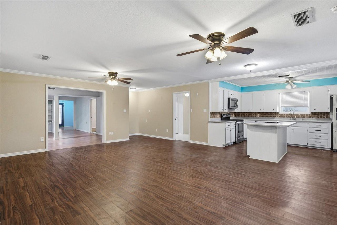 1729 Elliot Dr - Photo 7 of 39