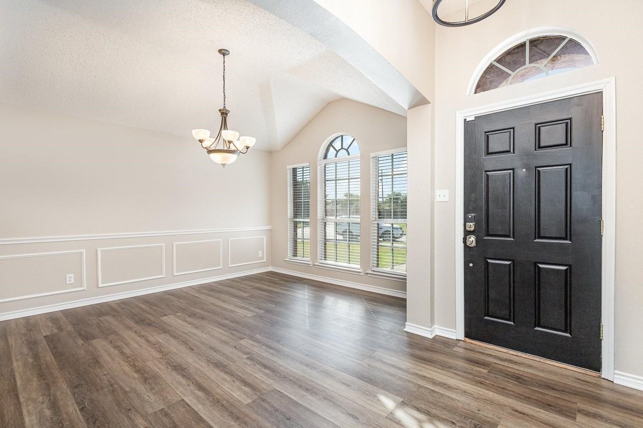 1817 Eastfork Ln - Photo 5 of 39