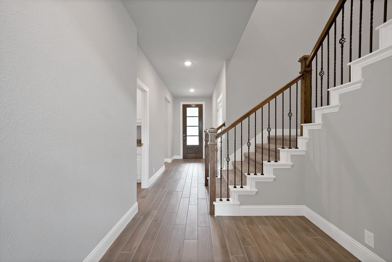 111 Kingfisher Ln - Photo 2 of 30
