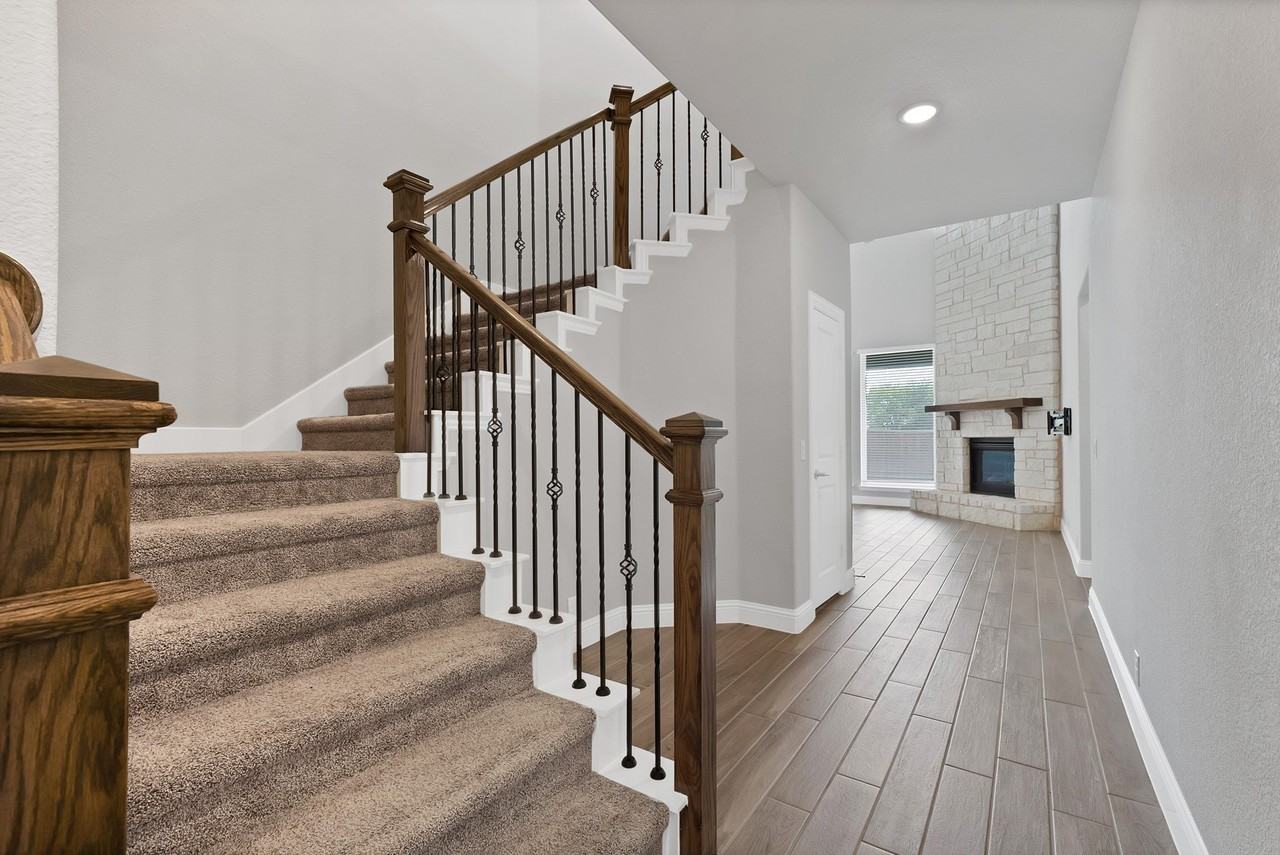 111 Kingfisher Ln - Photo 3 of 30