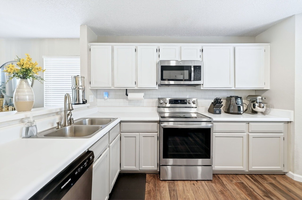 771 Eiffel Dr - Photo 3 of 35