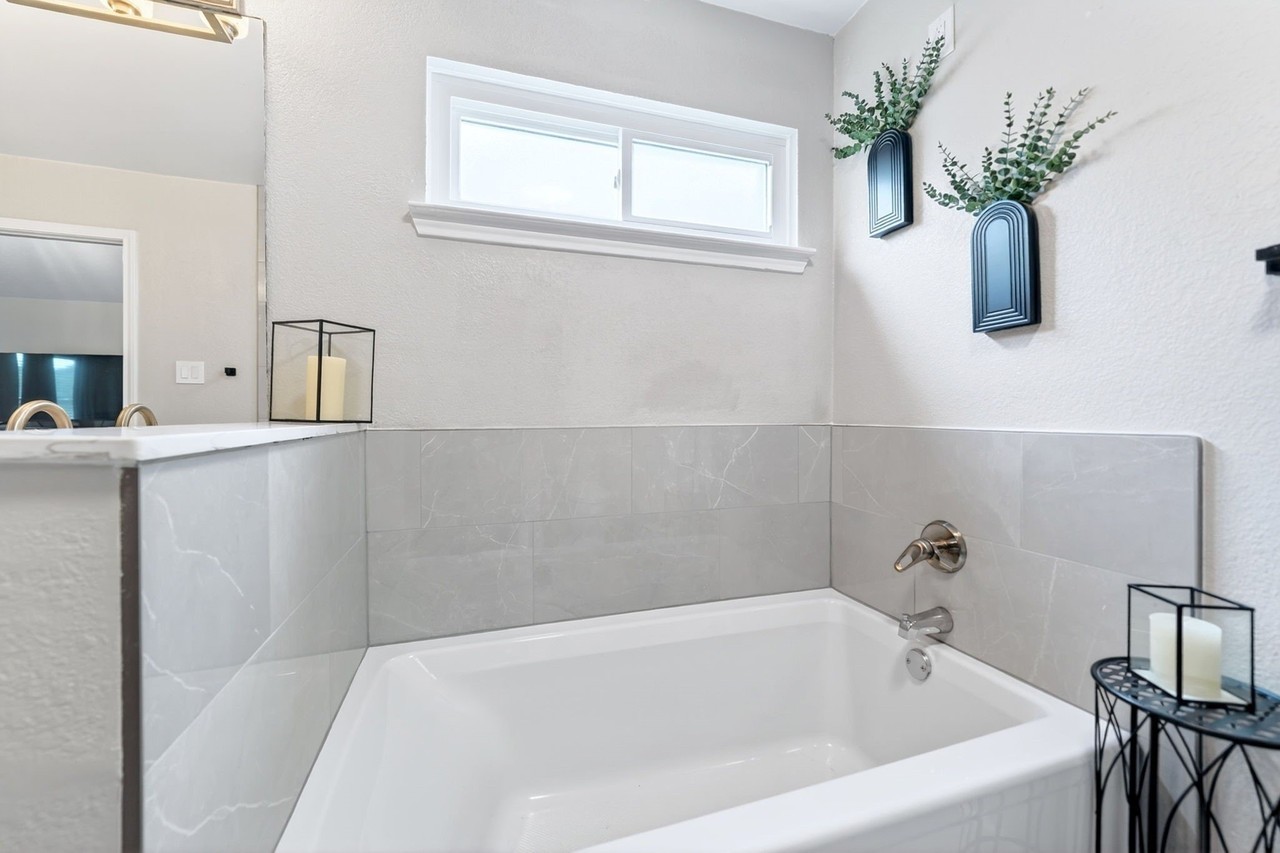 771 Eiffel Dr - Photo 4 of 35