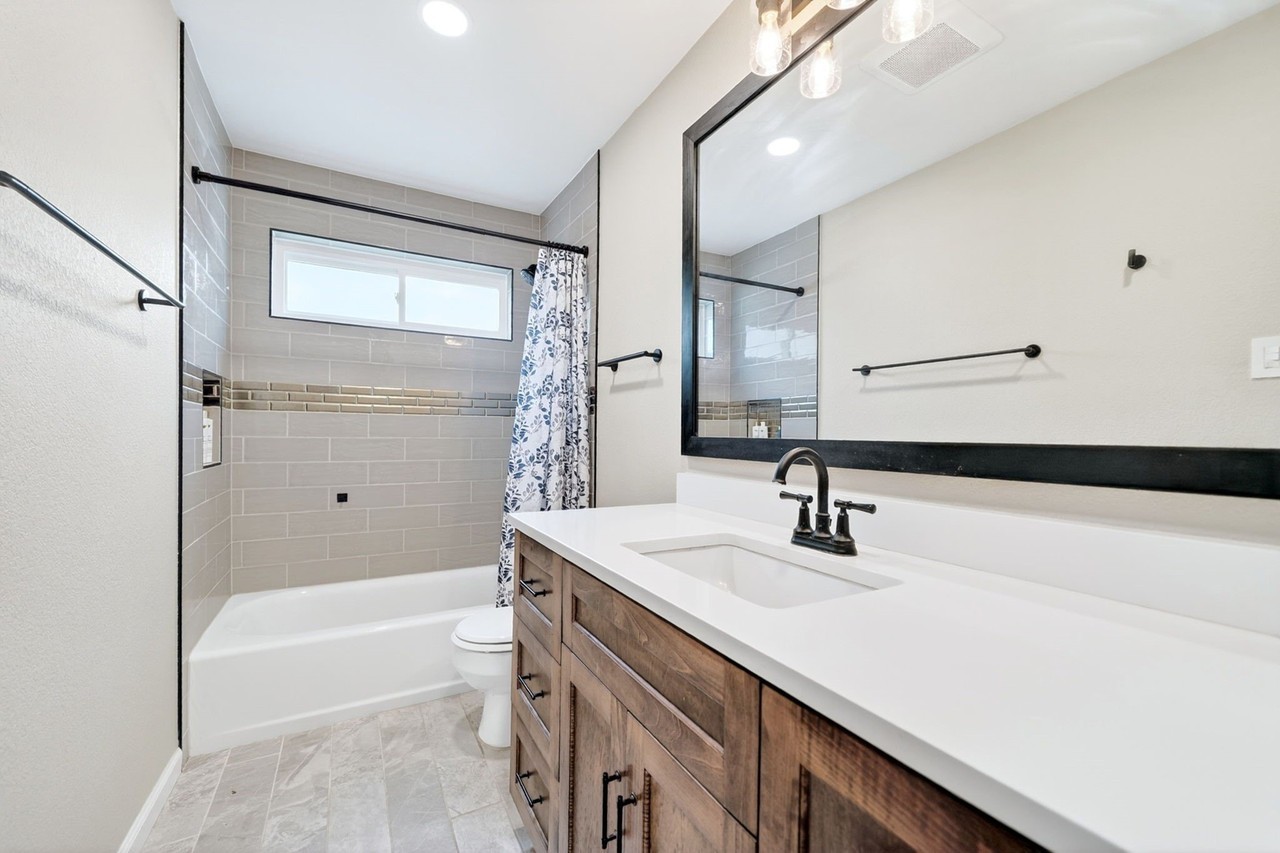 771 Eiffel Dr - Photo 5 of 35