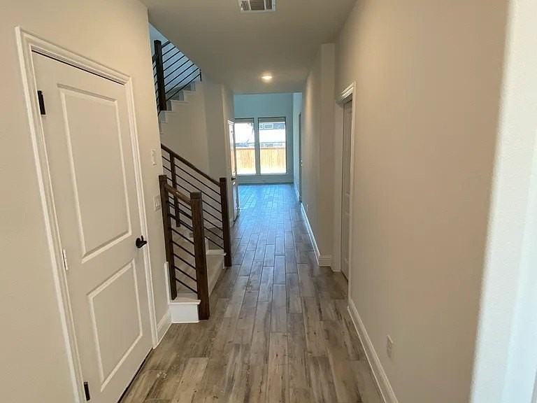 5970 Hodgkin Ave - Photo 3 of 20