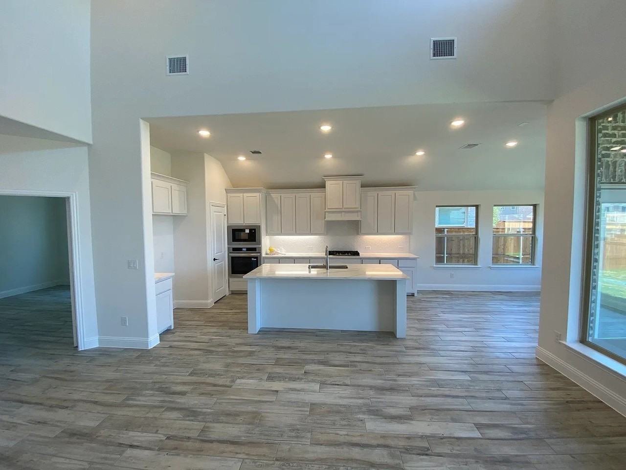 5970 Hodgkin Ave - Photo 4 of 20
