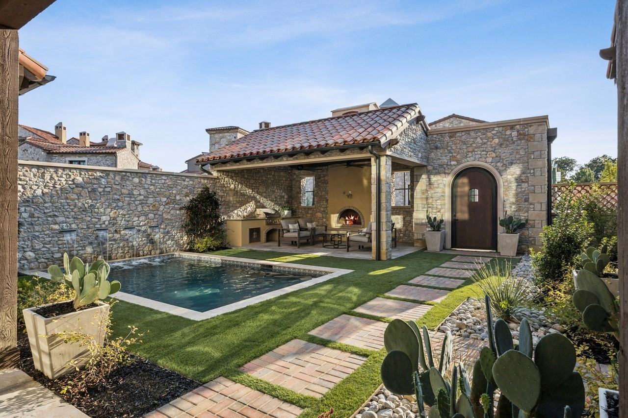 12 Cardona - Photo 2 of 40