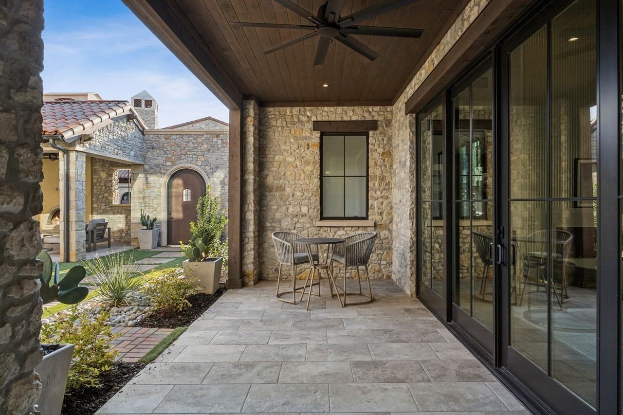 12 Cardona - Photo 4 of 40
