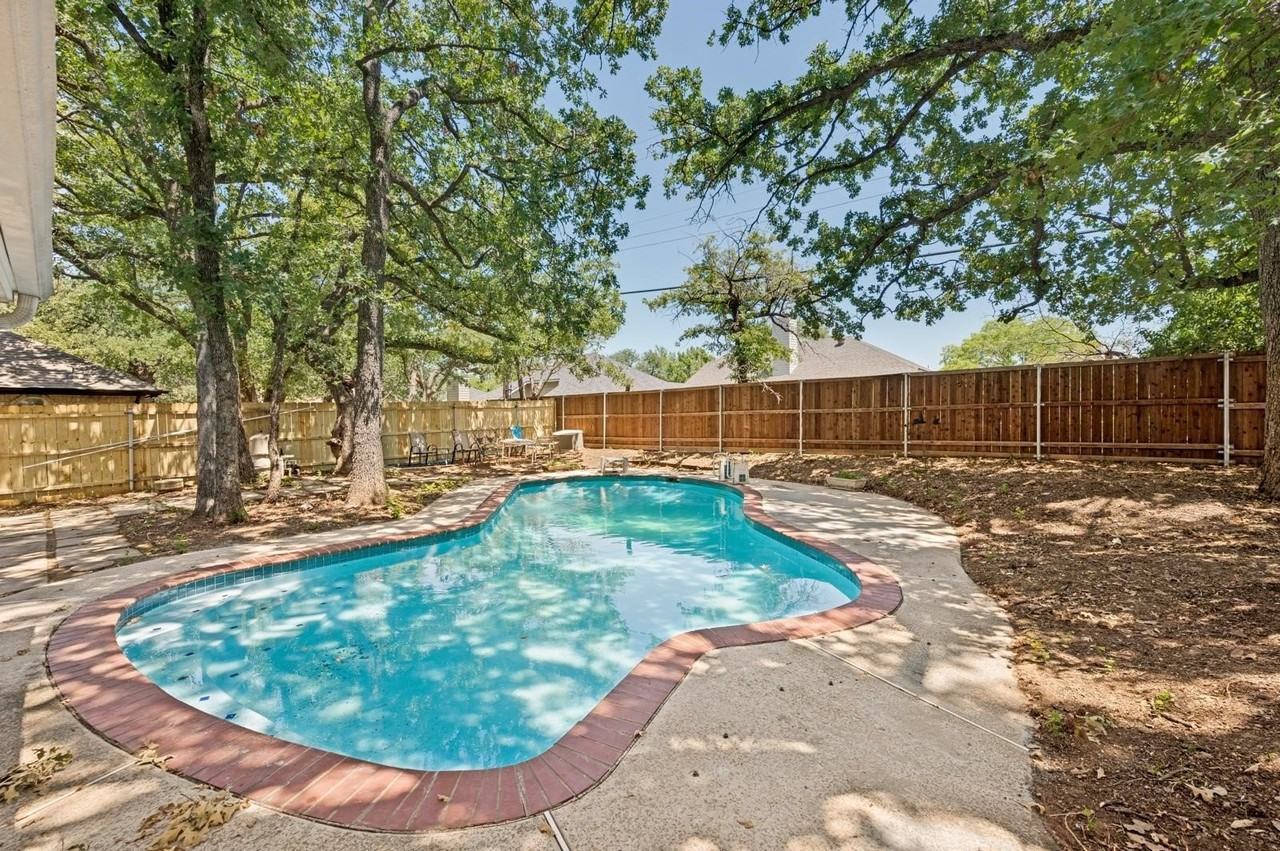 2517 Tanglewood Dr - Photo 2 of 25
