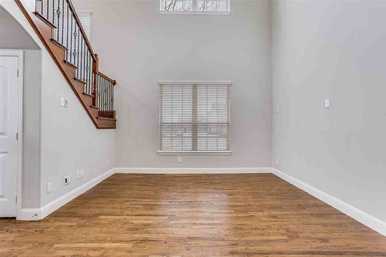 869 Rohan Dr - Photo 6 of 25