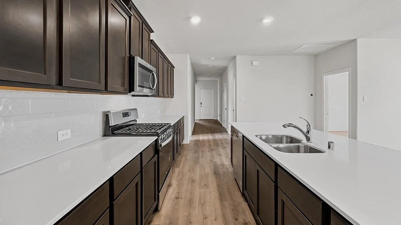 2016 Hearn Dr - Photo 4 of 31