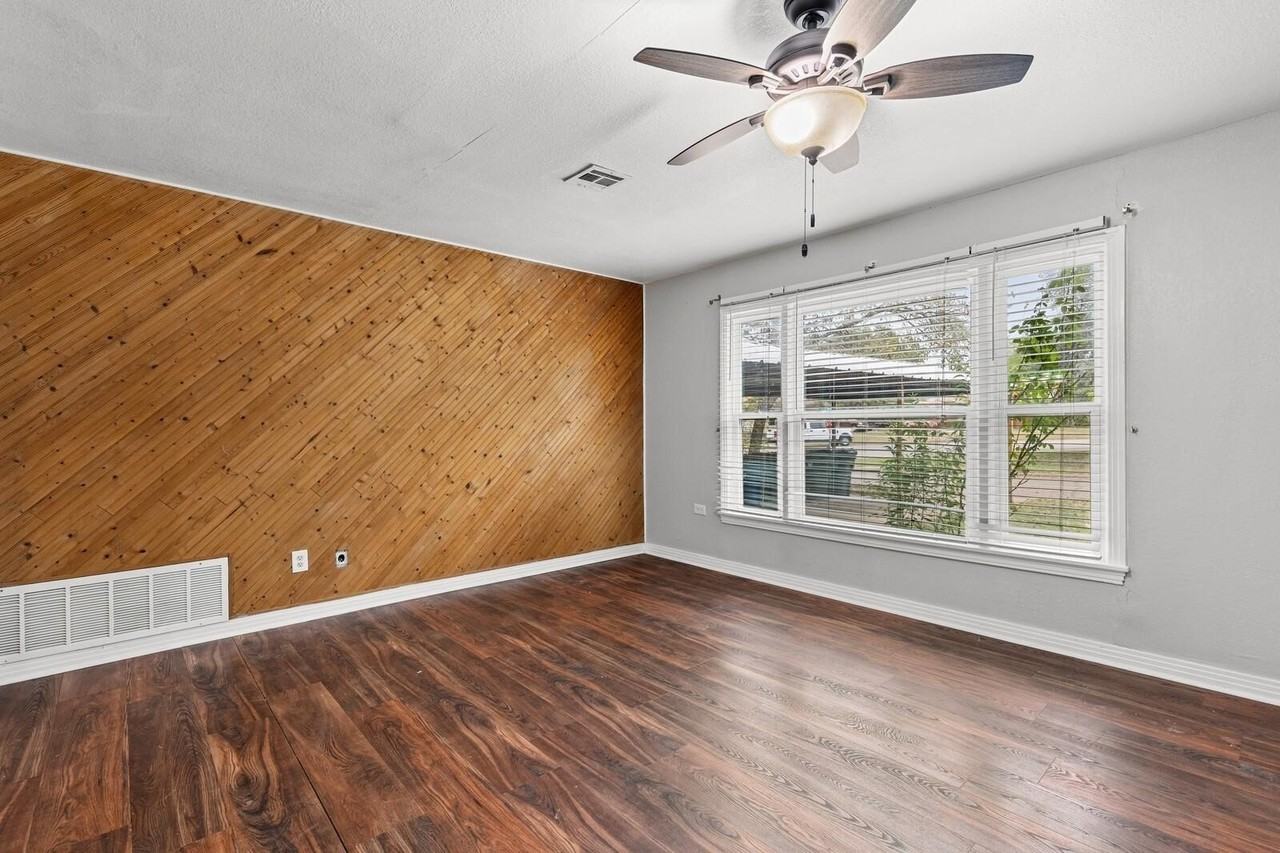 4205 Fort Ave - Photo 4 of 21