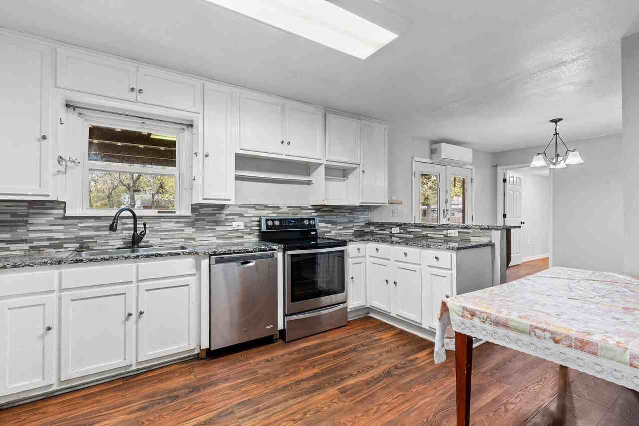 4205 Fort Ave - Photo 7 of 21