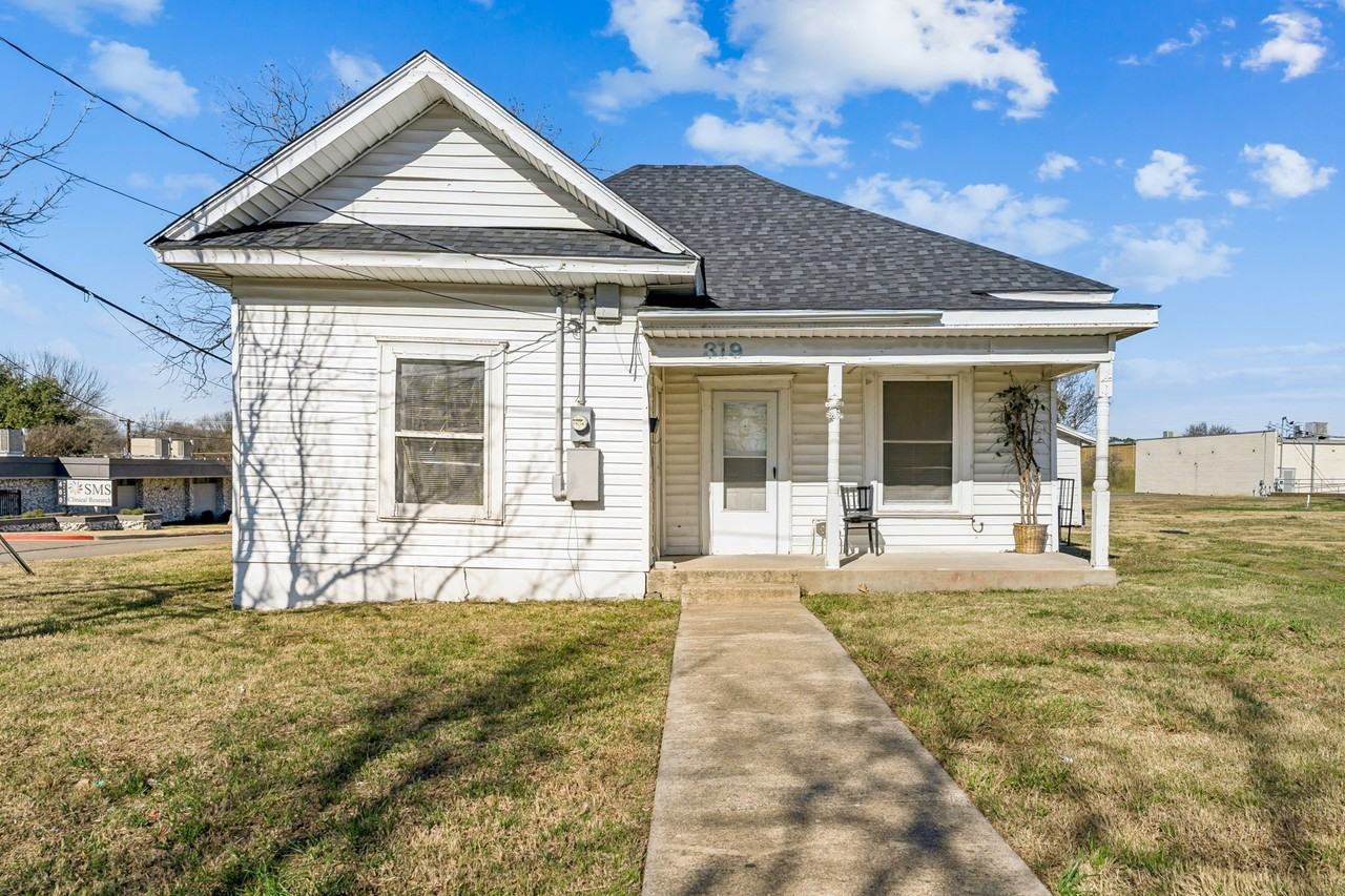 319 Mckinney St - Photo 2 of 31