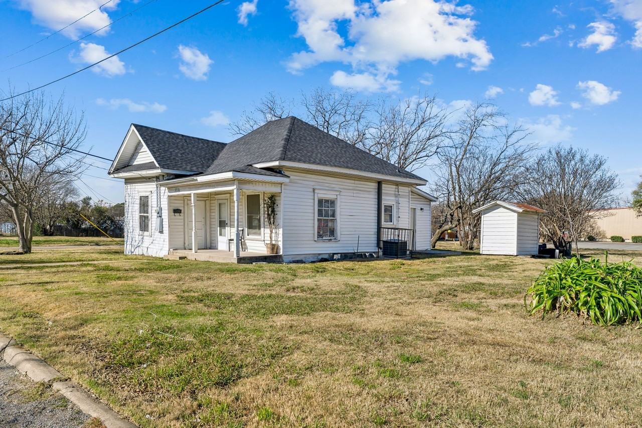 319 Mckinney St - Photo 4 of 31