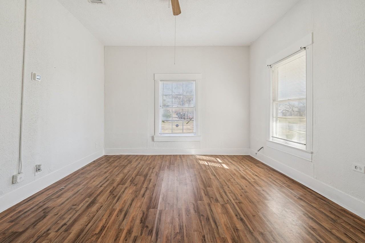 319 Mckinney St - Photo 5 of 31