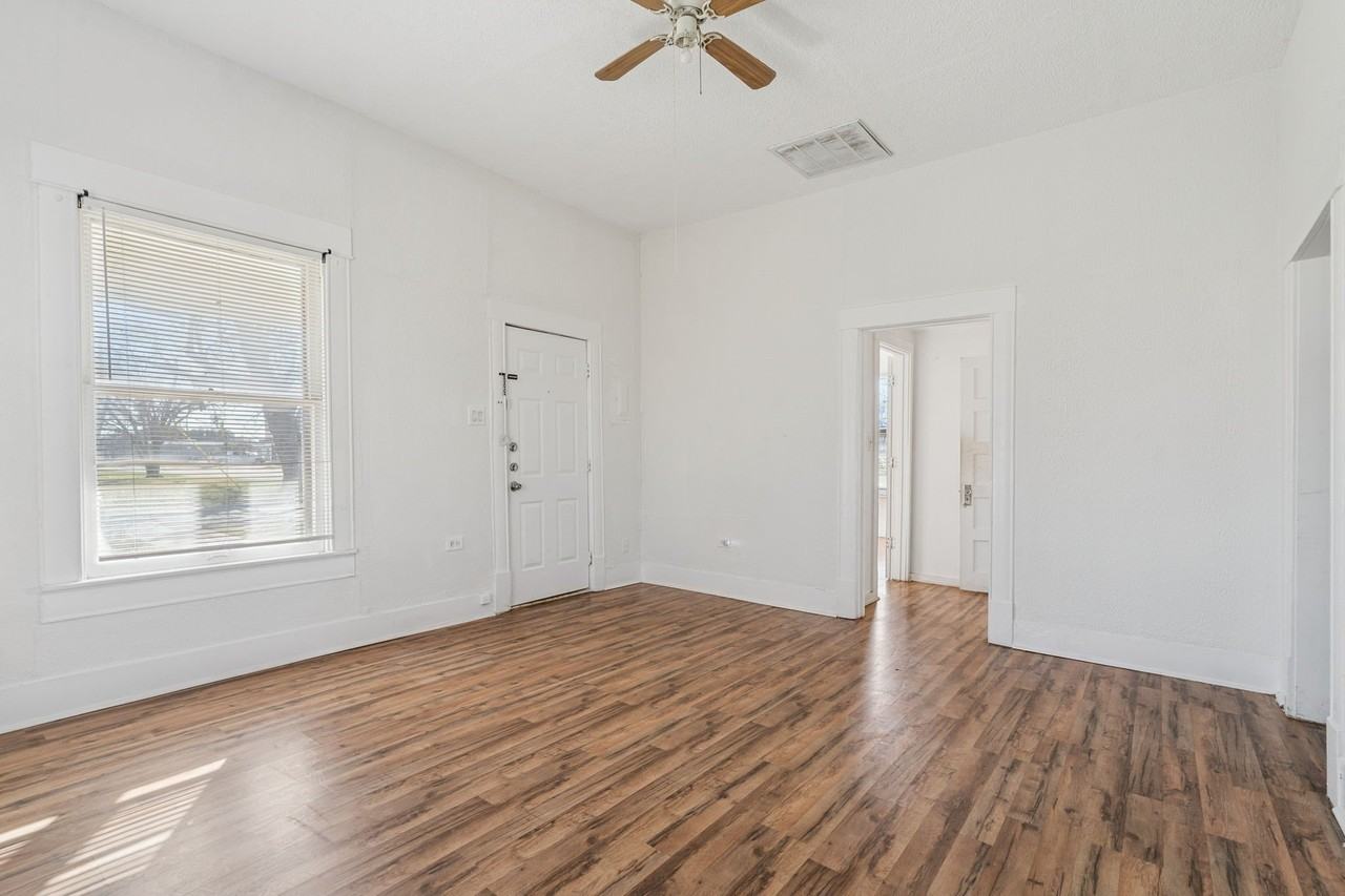 319 Mckinney St - Photo 7 of 31