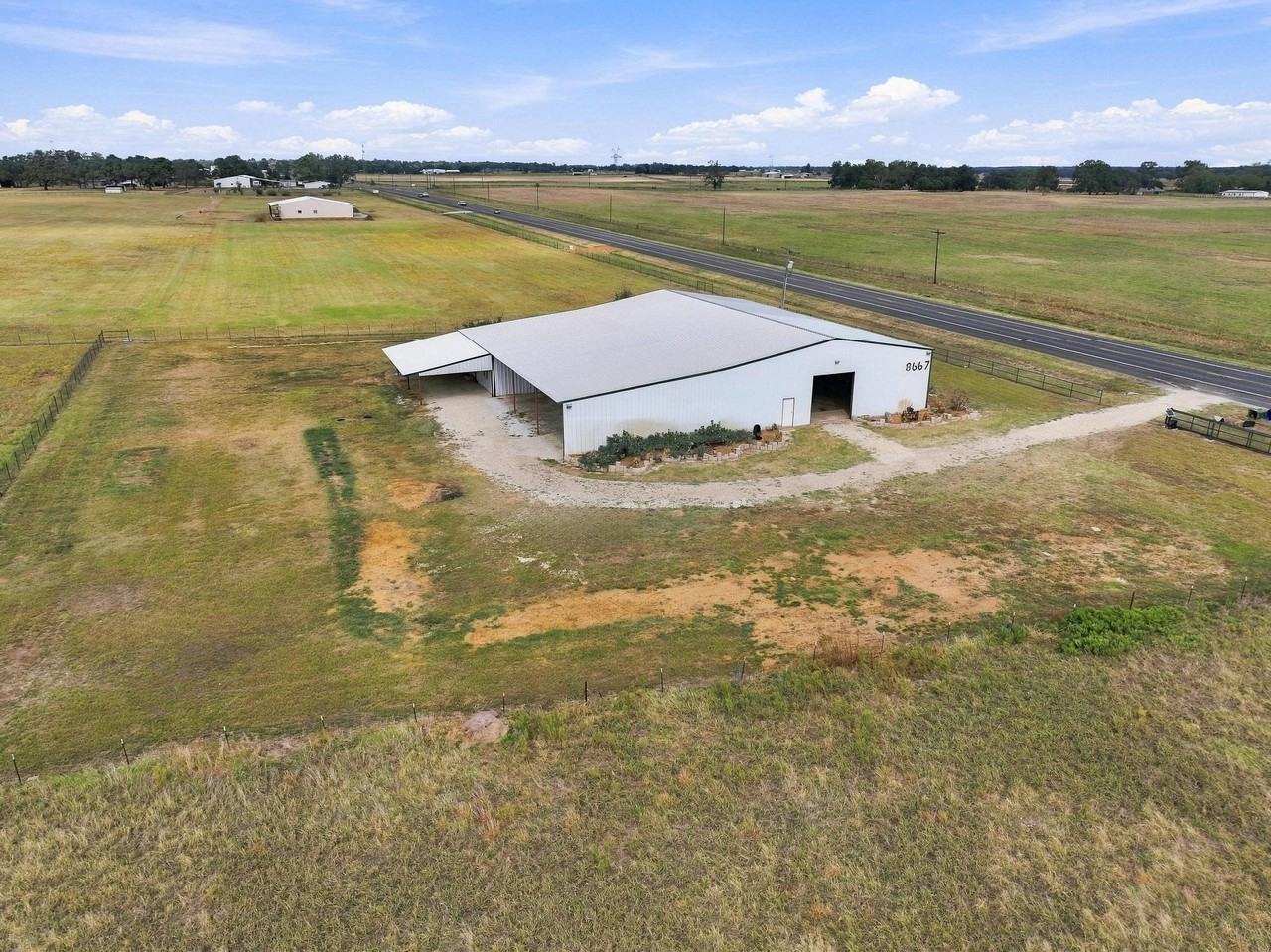 8667 S Collinsville Fwy - Photo 2 of 35