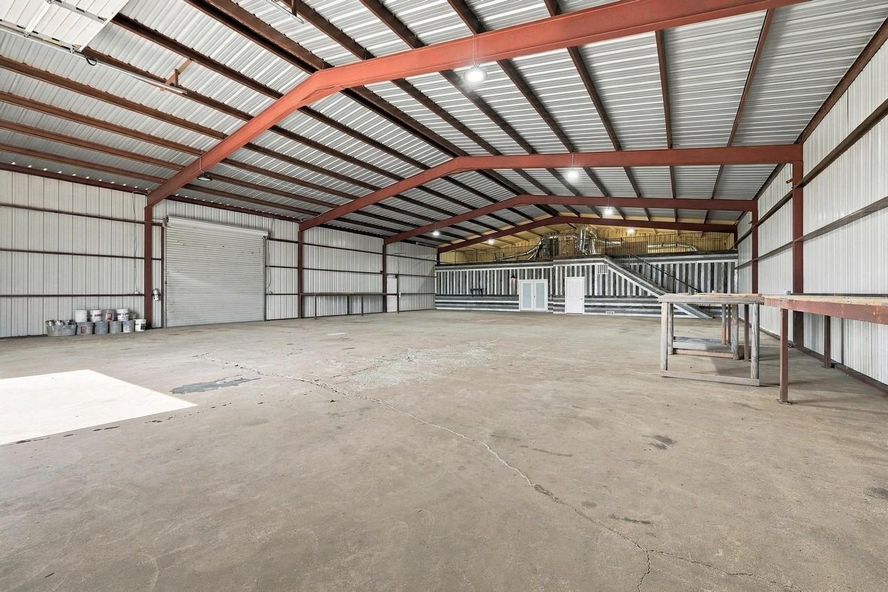 8667 S Collinsville Fwy - Photo 4 of 35
