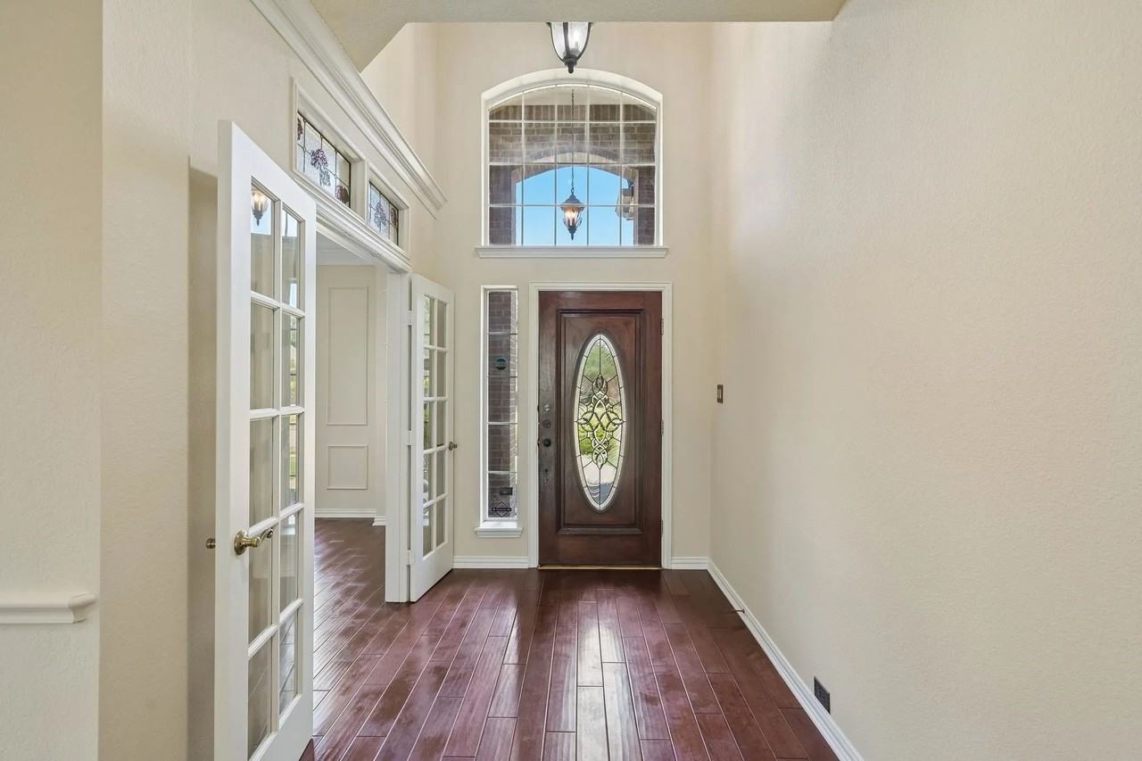 525 Blackfield Dr - Photo 2 of 39