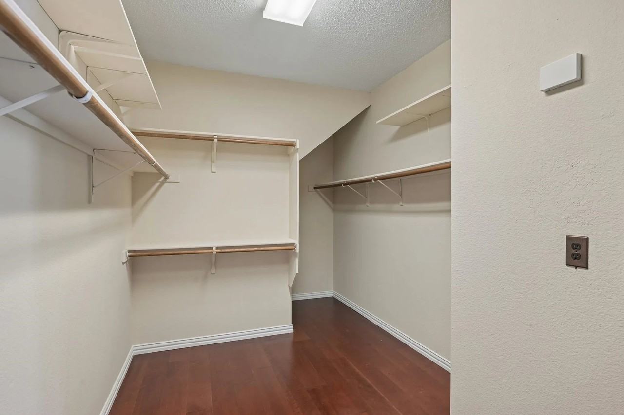 525 Blackfield Dr - Photo 6 of 39