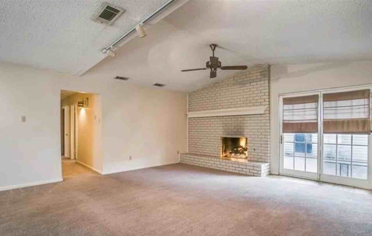 432 Sandy Trl - Photo 2 of 9