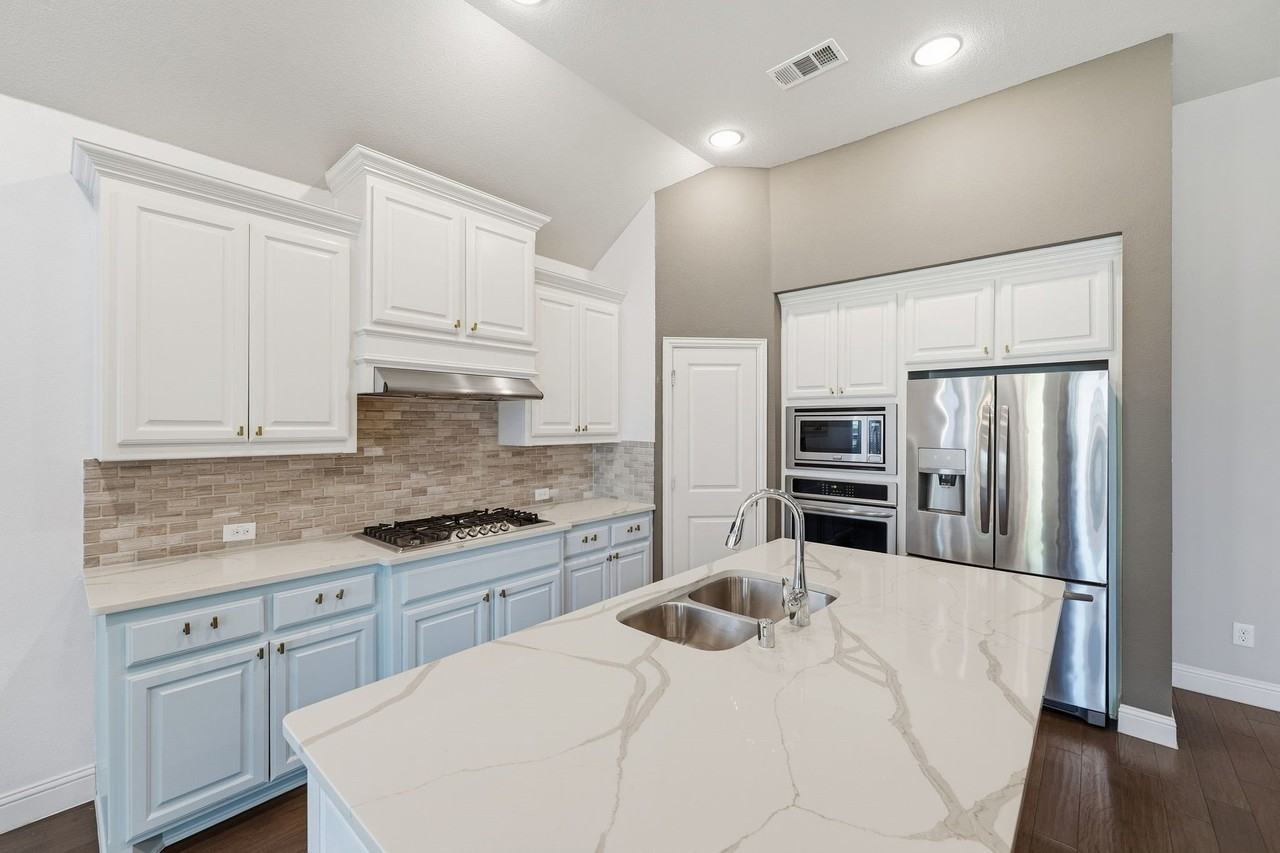 5117 Ember Pl - Photo 4 of 38