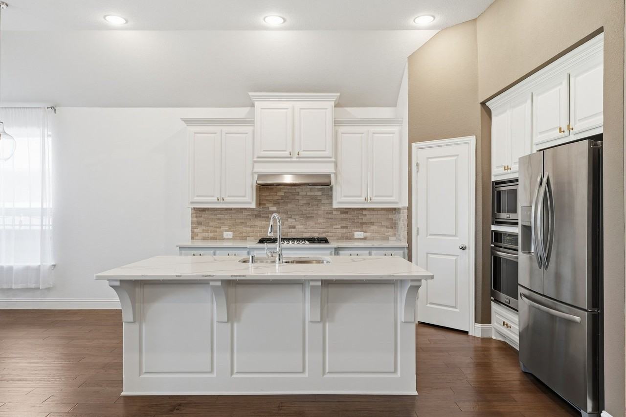 5117 Ember Pl - Photo 5 of 38