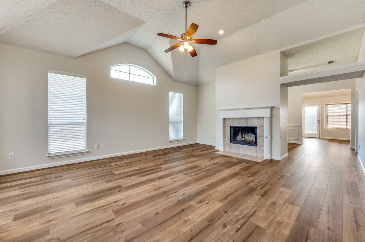 10121 Cambridge Dr - Photo 5 of 24