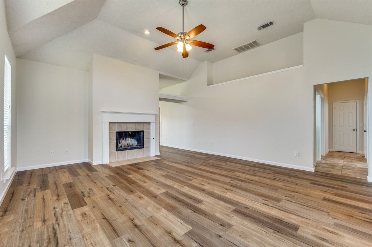 10121 Cambridge Dr - Photo 6 of 24