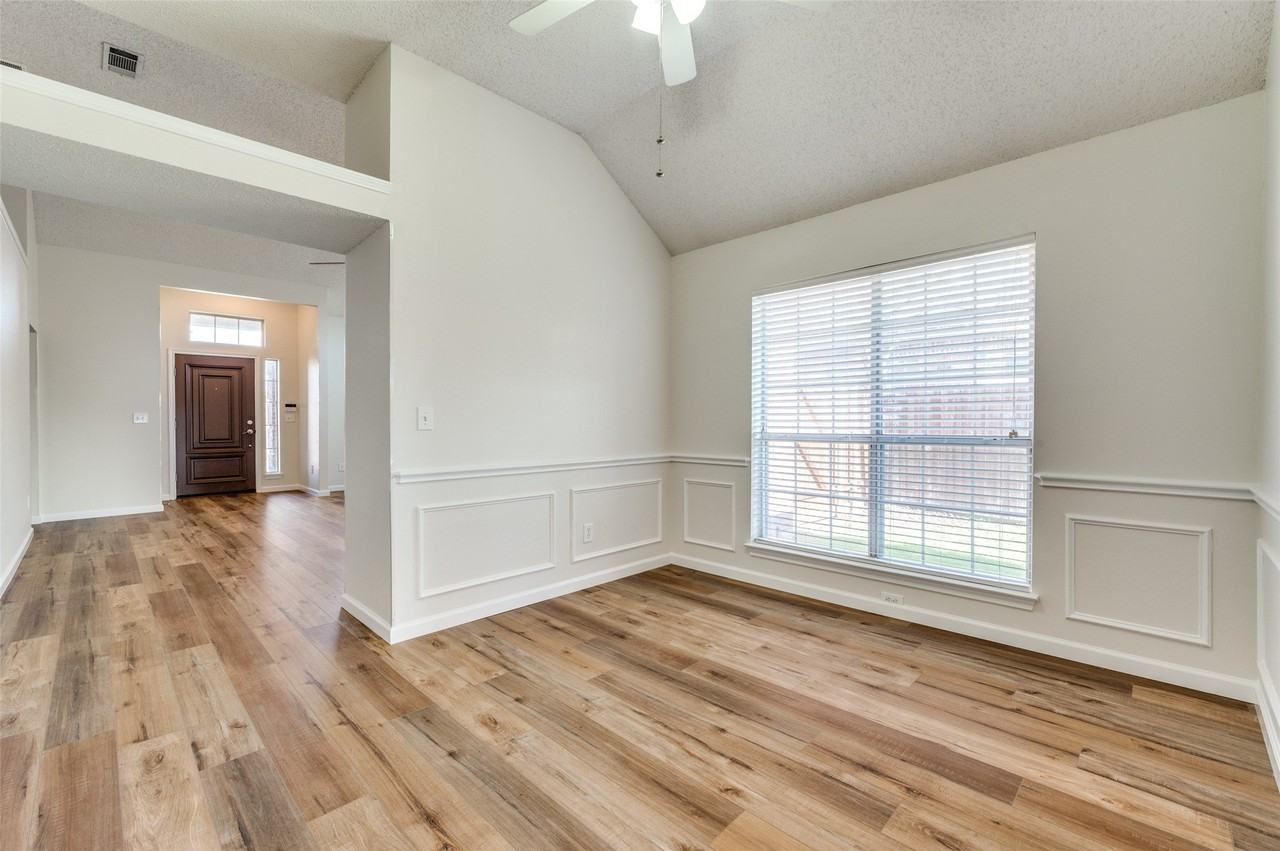 10121 Cambridge Dr - Photo 7 of 24