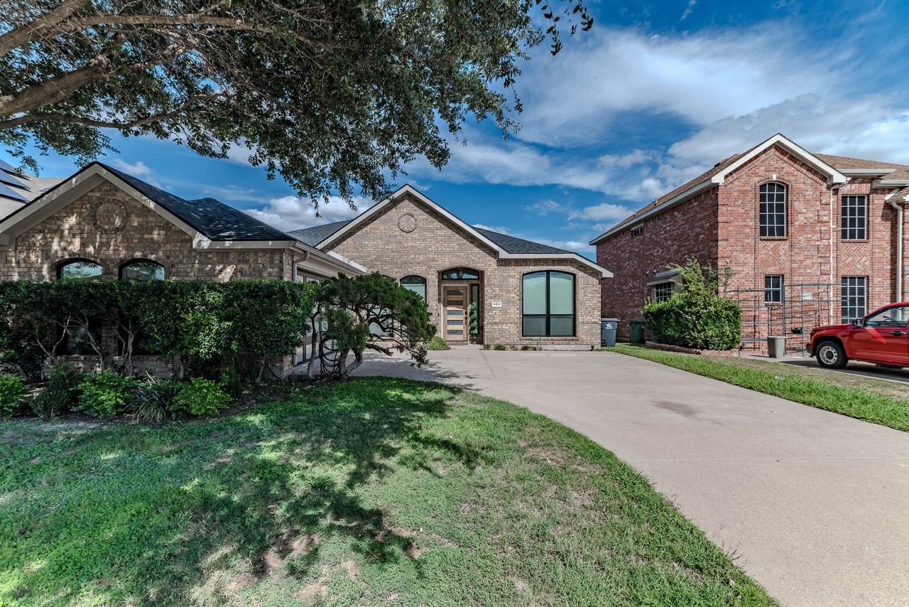 609 Bristlecone Dr - Photo 3 of 31