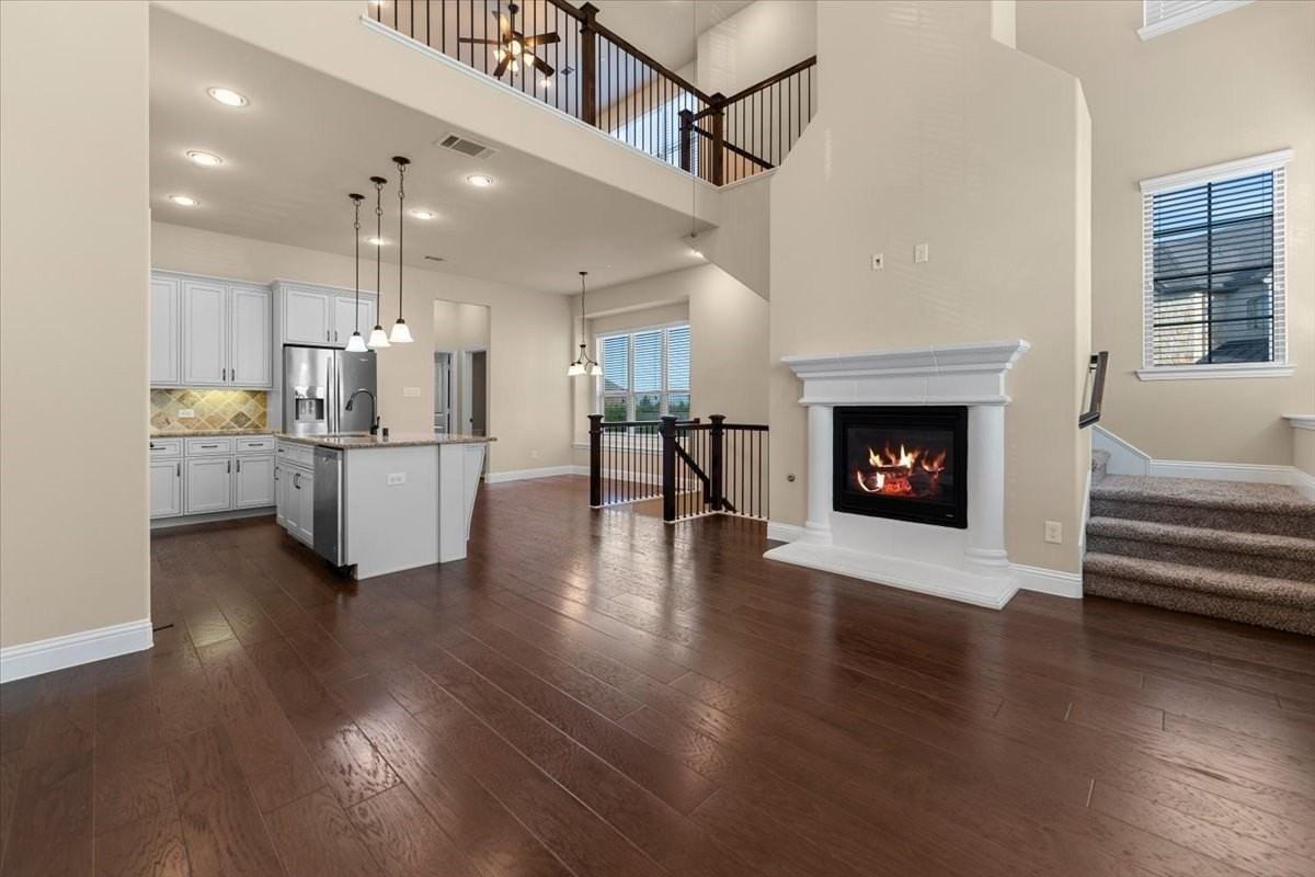290 Almanor St - Photo 2 of 39